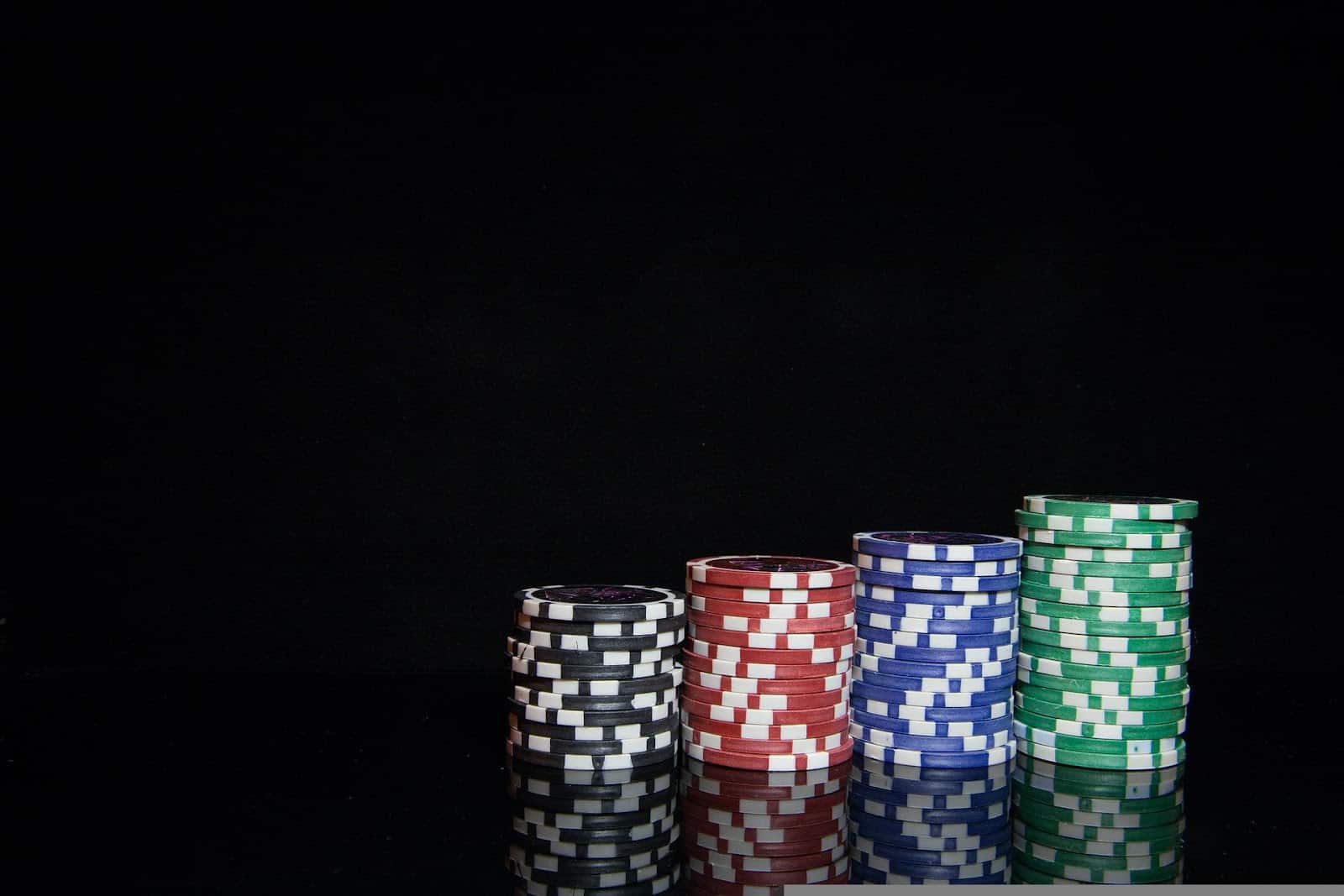 10 Reasons You Should Play Online Poker Over Physical Poker