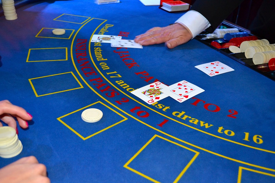 Playing Blackjack Online: Useful Tips to Improve Your Game