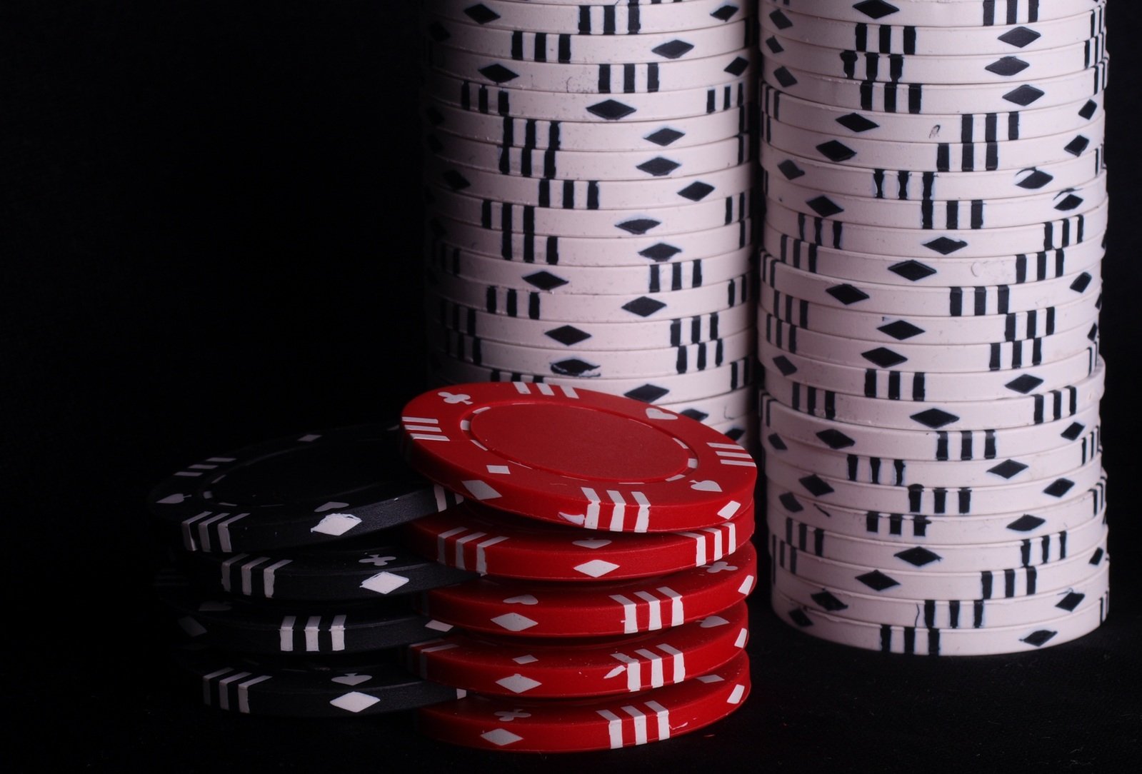 A Comprehensive Guide on How to Play Baccarat in 7 Easy Steps